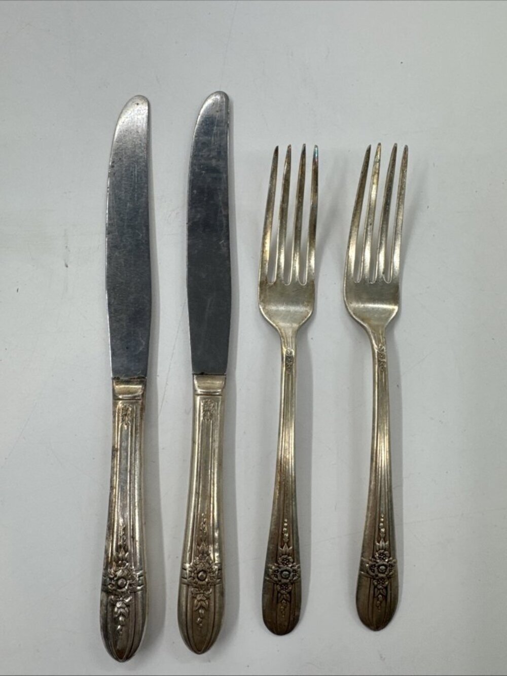 Lot of 4 Wm Rogers Silverware Lot 1941 TRIUMPH EXTRA PLATE Knife 2 Fork 2 VTG